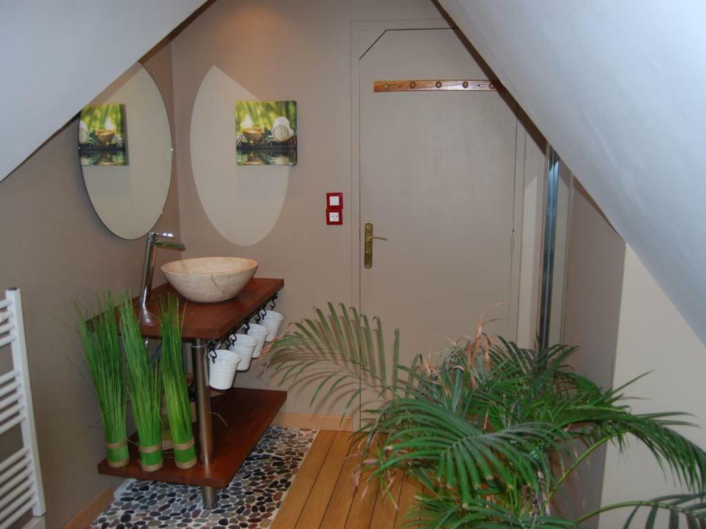 Maison Avec Piscine Et Sauna A Vire ภายนอก รูปภาพ